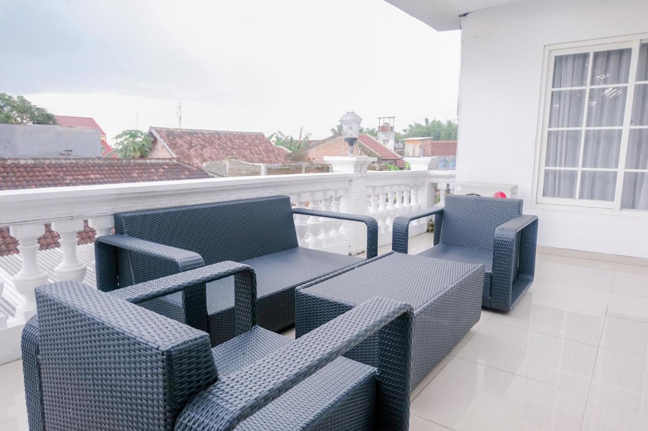 Oyo 696 Hasanah Guest House Syariah De Saphire Malang Eksteriør billede