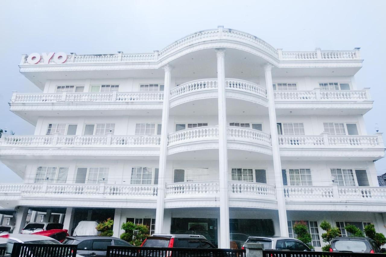 Oyo 696 Hasanah Guest House Syariah De Saphire Malang Eksteriør billede