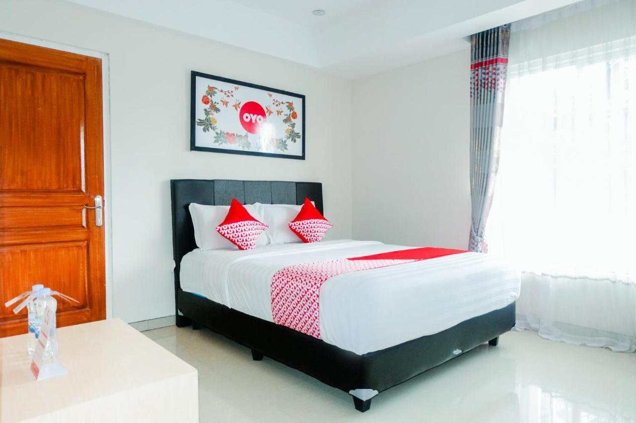 Oyo 696 Hasanah Guest House Syariah De Saphire Malang Eksteriør billede