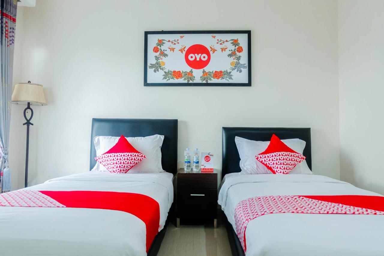 Oyo 696 Hasanah Guest House Syariah De Saphire Malang Eksteriør billede