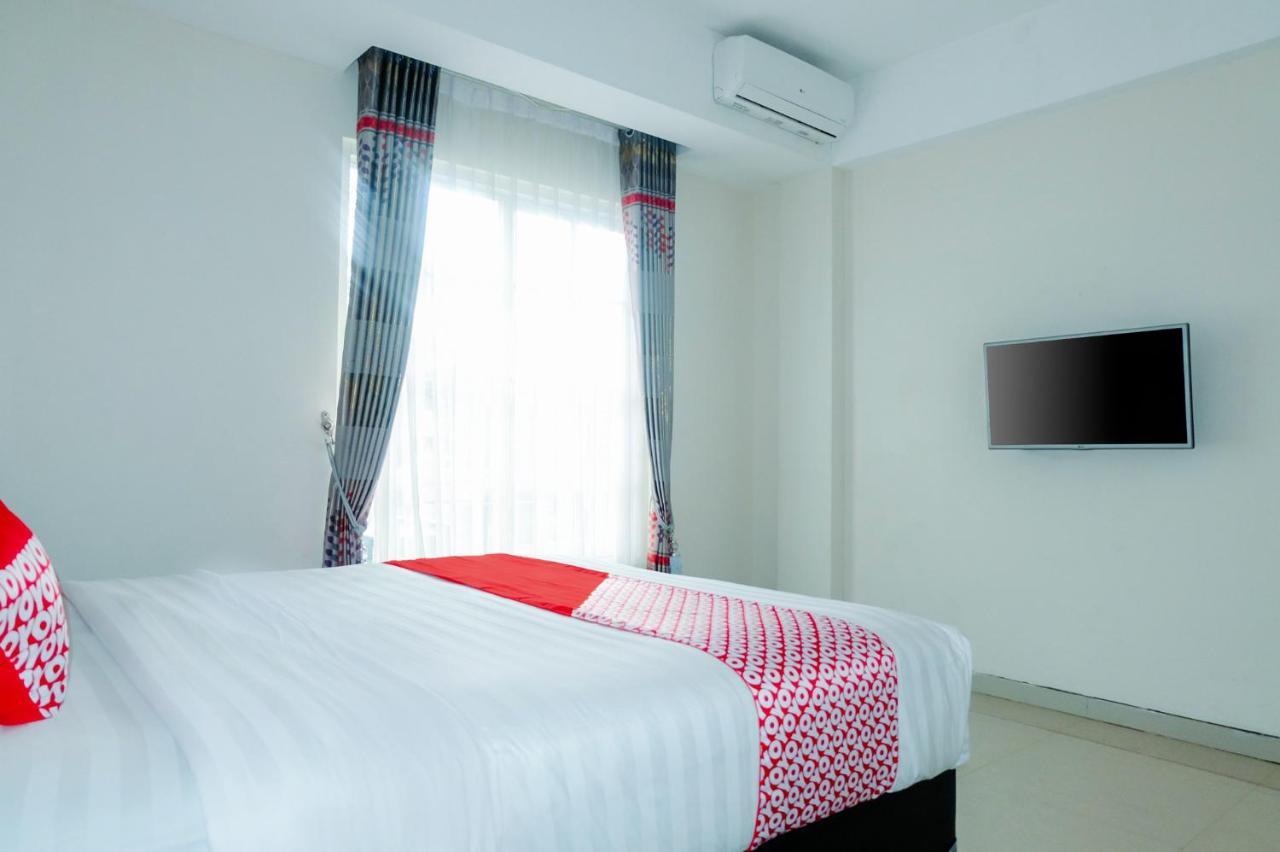 Oyo 696 Hasanah Guest House Syariah De Saphire Malang Eksteriør billede