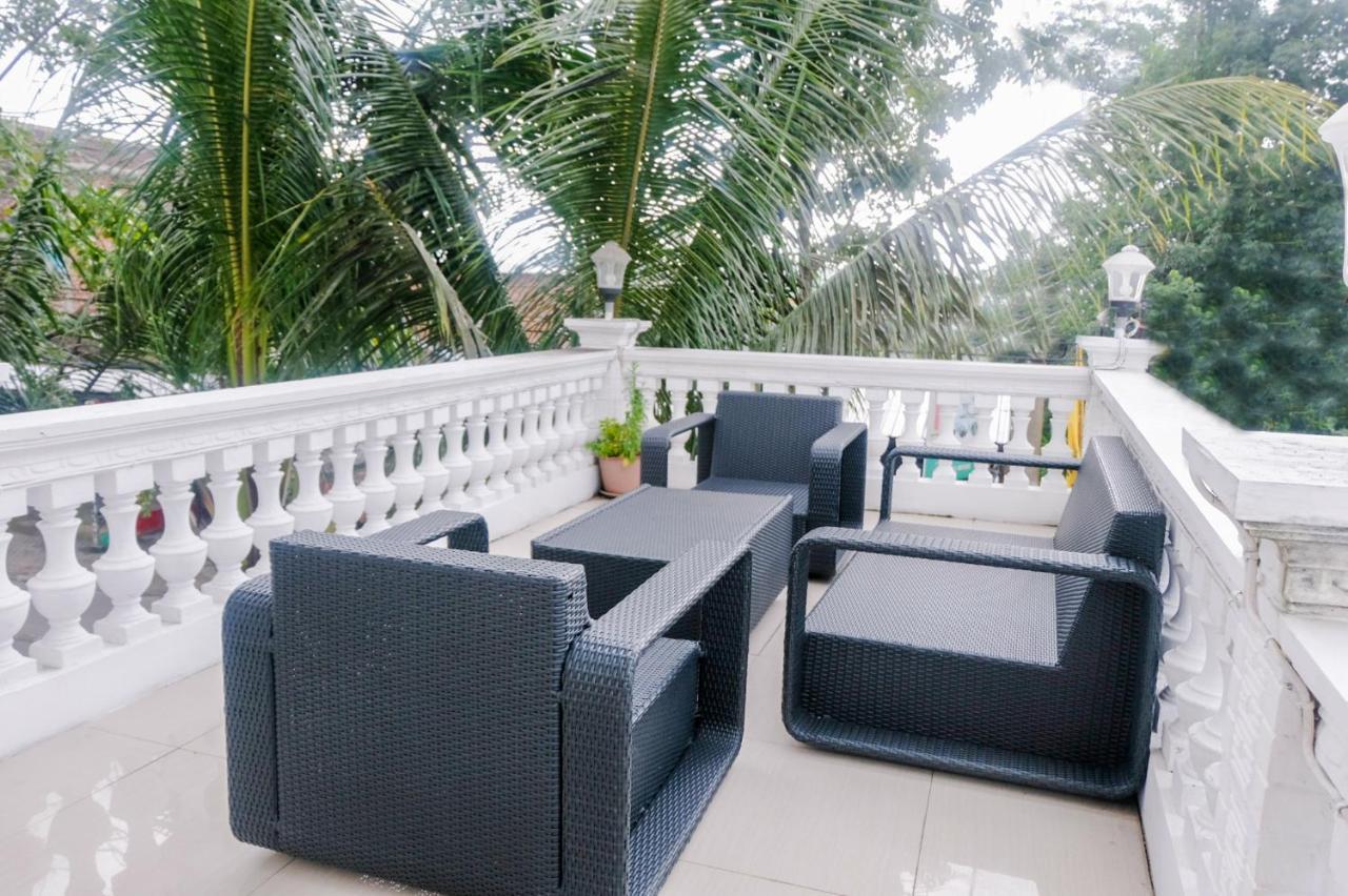 Oyo 696 Hasanah Guest House Syariah De Saphire Malang Eksteriør billede