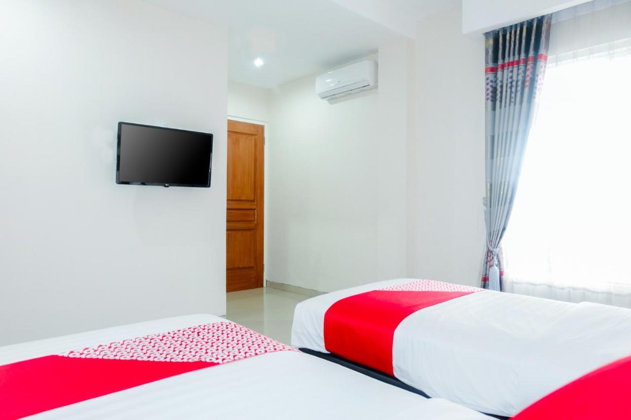 Oyo 696 Hasanah Guest House Syariah De Saphire Malang Eksteriør billede