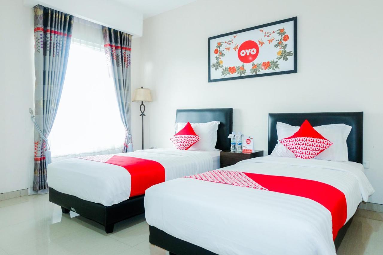 Oyo 696 Hasanah Guest House Syariah De Saphire Malang Eksteriør billede