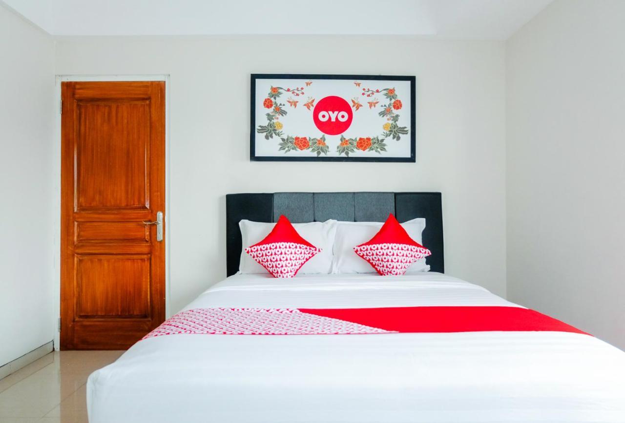 Oyo 696 Hasanah Guest House Syariah De Saphire Malang Eksteriør billede