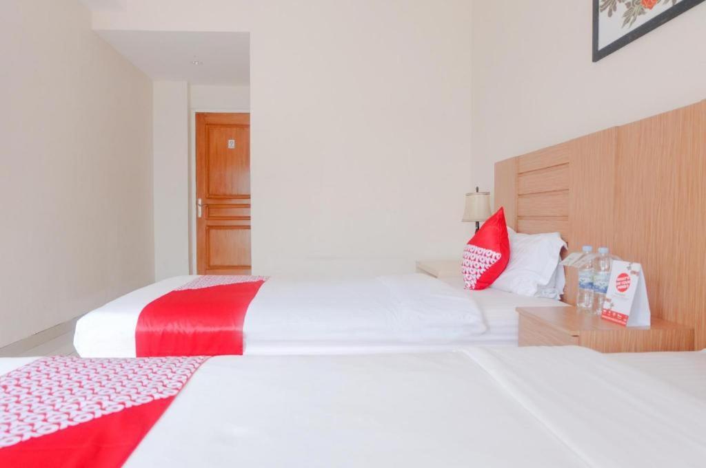 Oyo 696 Hasanah Guest House Syariah De Saphire Malang Eksteriør billede