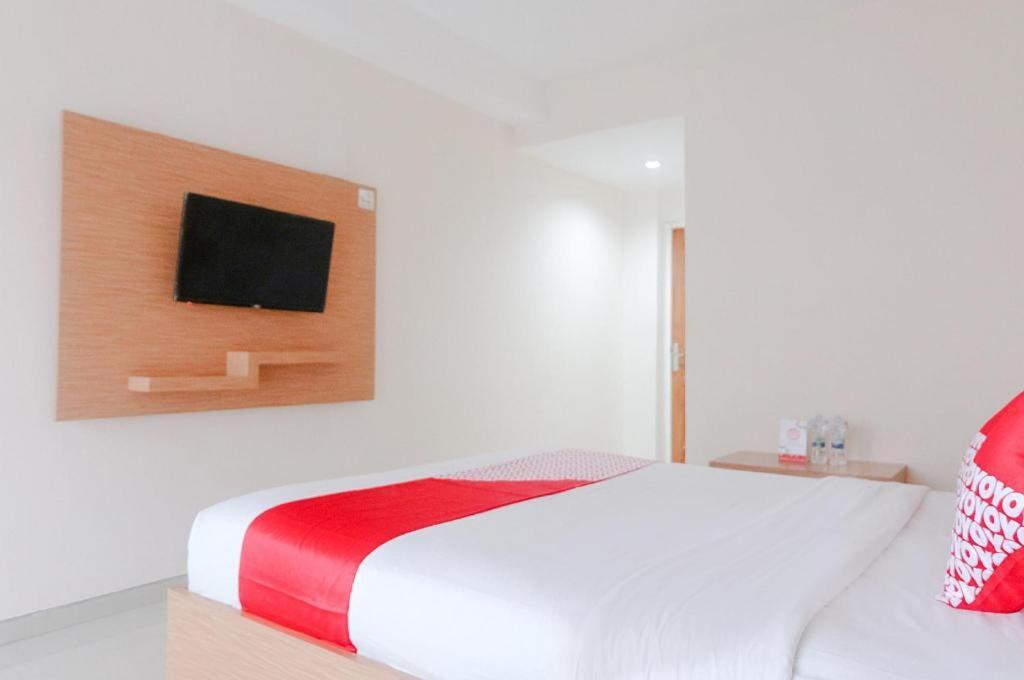 Oyo 696 Hasanah Guest House Syariah De Saphire Malang Eksteriør billede