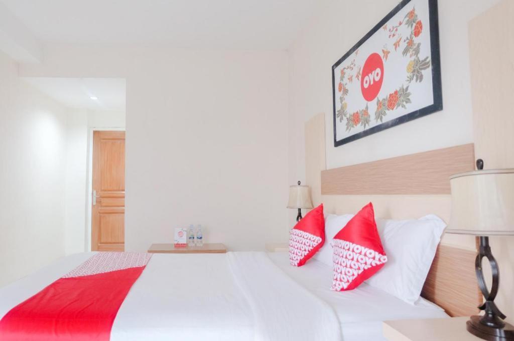 Oyo 696 Hasanah Guest House Syariah De Saphire Malang Eksteriør billede