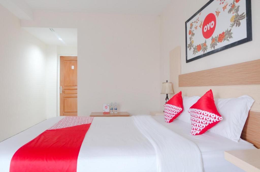 Oyo 696 Hasanah Guest House Syariah De Saphire Malang Eksteriør billede