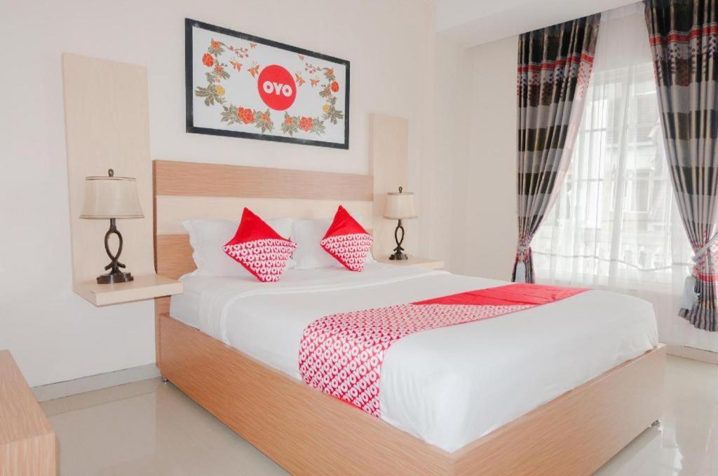 Oyo 696 Hasanah Guest House Syariah De Saphire Malang Eksteriør billede
