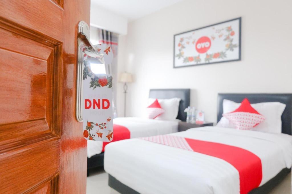 Oyo 696 Hasanah Guest House Syariah De Saphire Malang Eksteriør billede