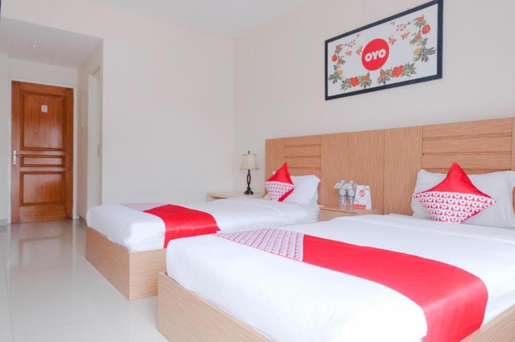 Oyo 696 Hasanah Guest House Syariah De Saphire Malang Eksteriør billede