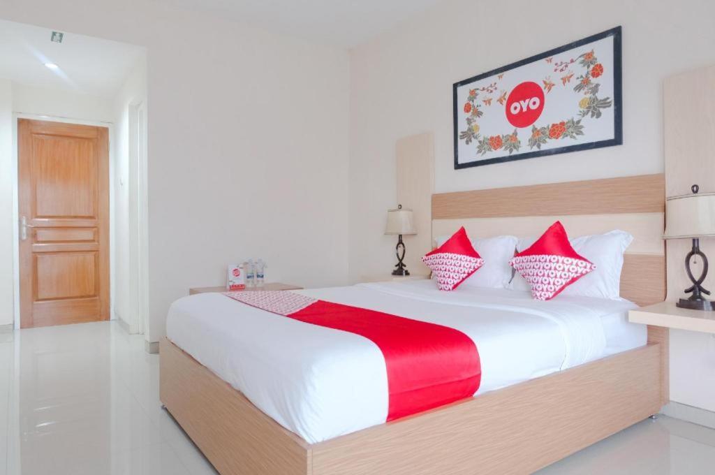Oyo 696 Hasanah Guest House Syariah De Saphire Malang Eksteriør billede
